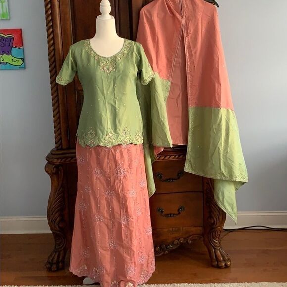 Indian/Pakistani Lehenga suit - 3 piece - Picture 2 of 8